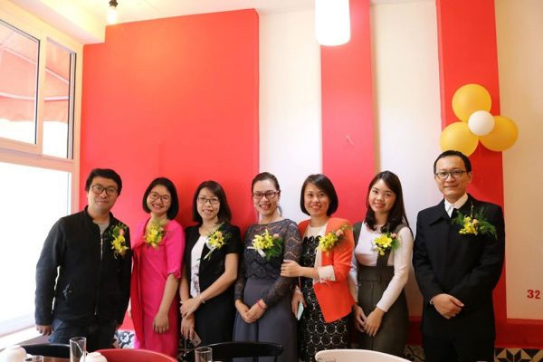 Hình ảnh đội ngũ thầy cô tại BJ888 COM Đống Đa