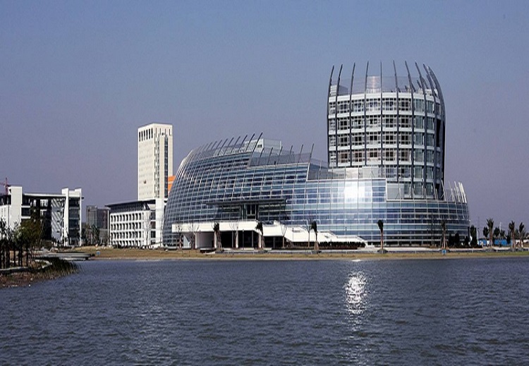 Lịch sử phát triển trường Đại học Đông Hoa