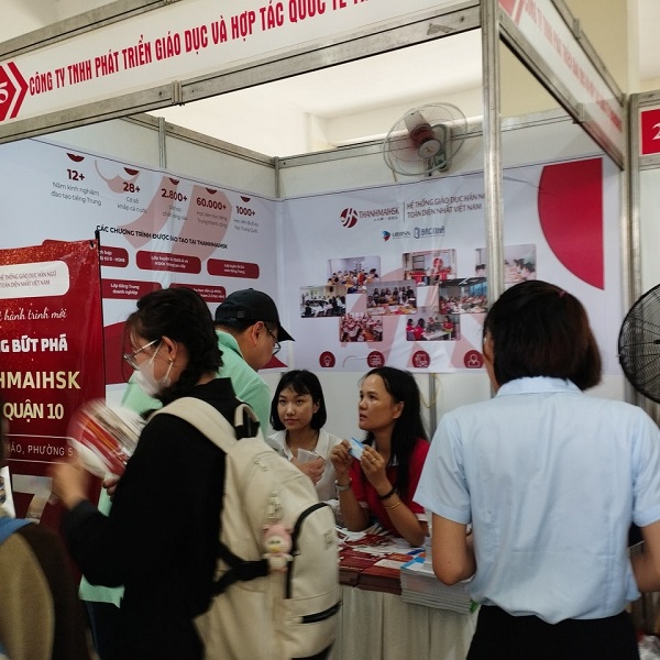 BJ888 COM HCM tham dự sự kiện Ngày hội việc làm tại ĐH Sư phạm tpHCM 3