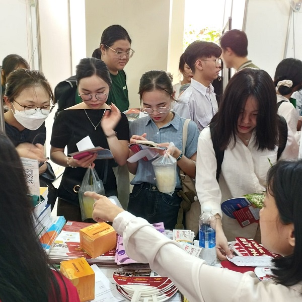 BJ888 COM HCM tham dự sự kiện Ngày hội việc làm tại ĐH Sư phạm tpHCM 4