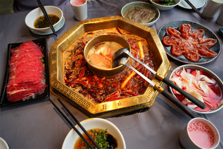 Các món ăn truyền thống của Trung Quốc - Lẩu cay Tứ Xuyên